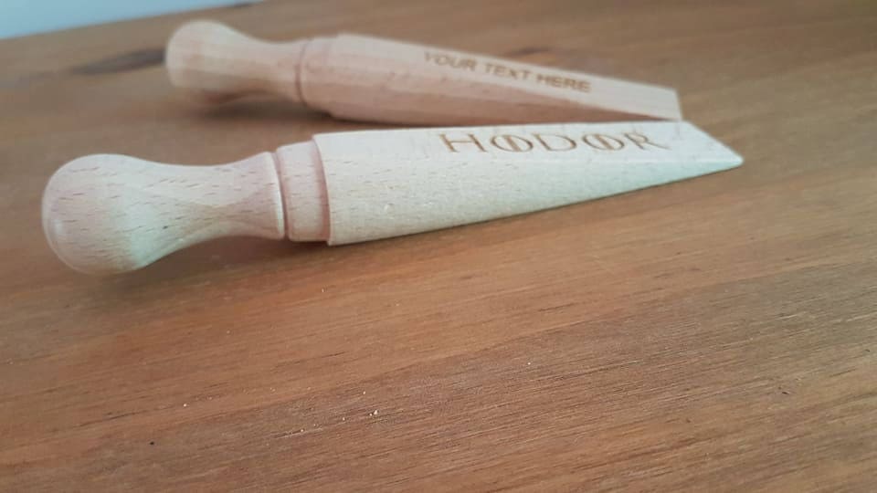 Game Of Thrones HODOR wood door wedge. - LaserGiftsuk
