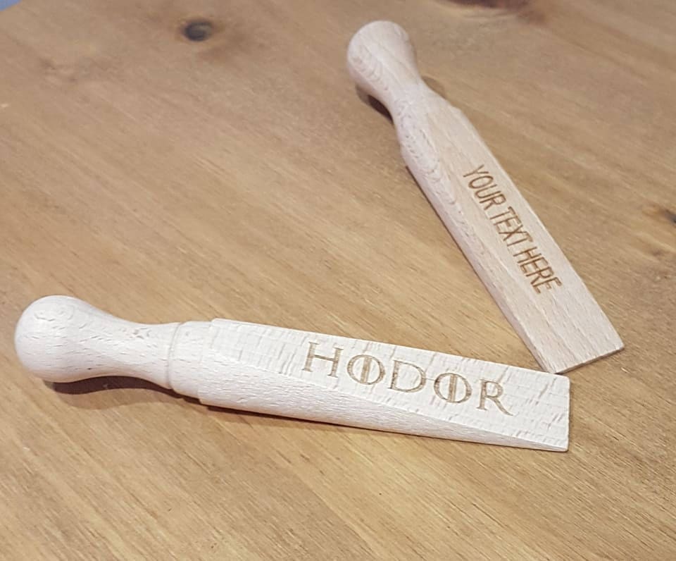 Game Of Thrones HODOR wood door wedge. - LaserGiftsuk