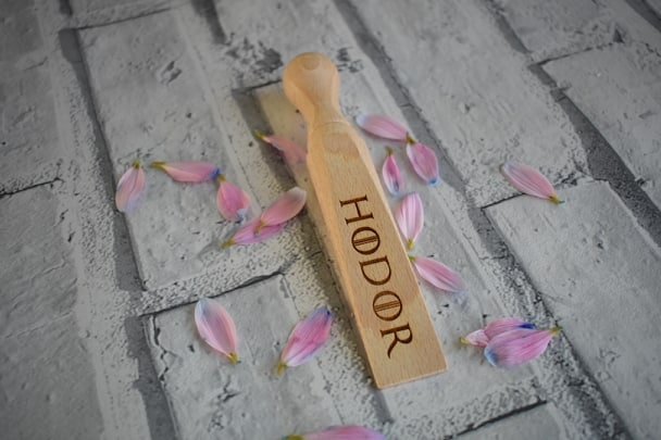 Game Of Thrones HODOR wood door wedge. - LaserGiftsuk