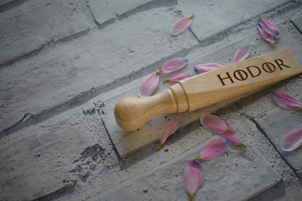 Game Of Thrones HODOR wood door wedge. - LaserGiftsuk