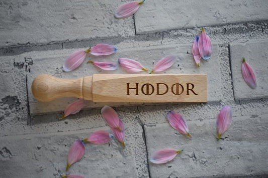 Game Of Thrones HODOR wood door wedge. - LaserGiftsuk